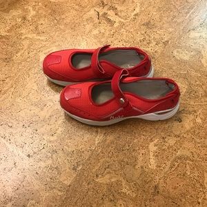 EUC Ckeeks Incline Training Mary Jane’s Size 10